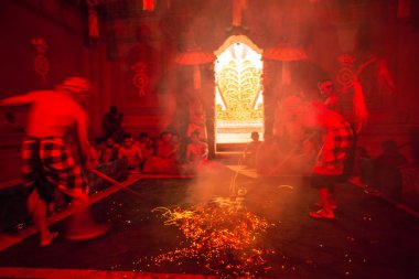 Kecak Trance ateşi dans