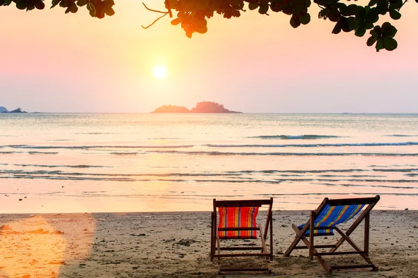 Sun loungers in seaside resort — Stock Photo, Image