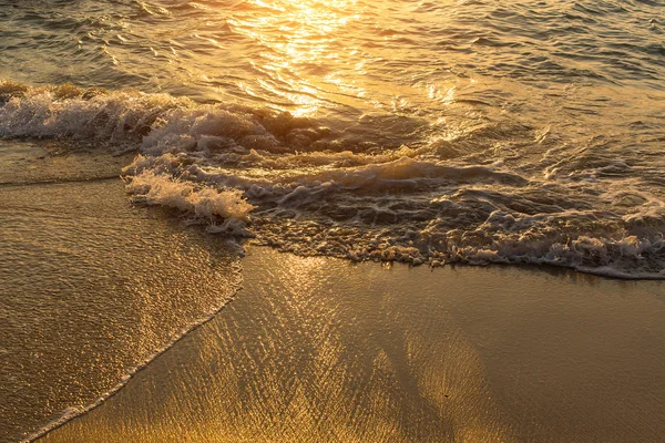 Surf linje i gyllene glöd — Stockfoto