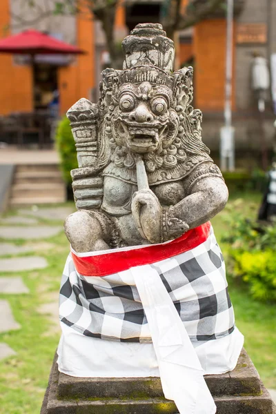 Traditionelle dämonische Statue auf der Insel Bali — Stockfoto