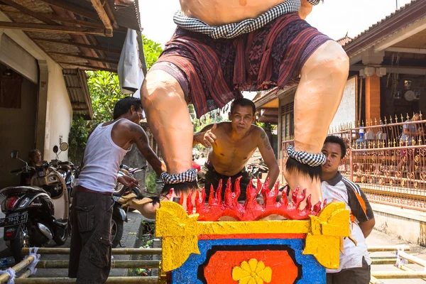 Mensen tijdens de viering voor Nyepi — Stockfoto