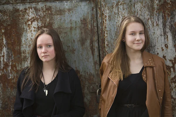 Jóvenes lindos adolescentes niñas —  Fotos de Stock