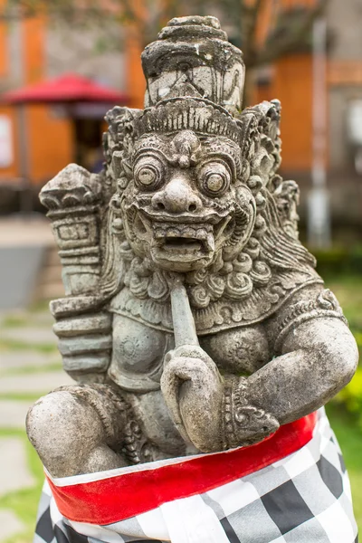 Traditionelle dämonische Statue auf der Insel Bali — Stockfoto