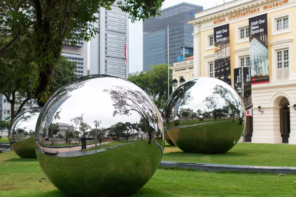 Bolas de espejo en el lugar de la emperatriz —  Fotos de Stock