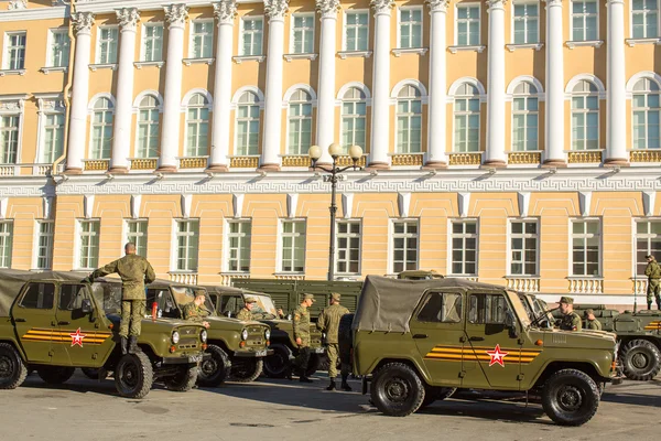 Military equipment deployed near Palace Square — ストック写真