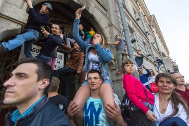 Palace Meydanı'nda askeri geçit töreni kitlenin 