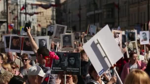 Учасники Безсмертний полк — стокове відео