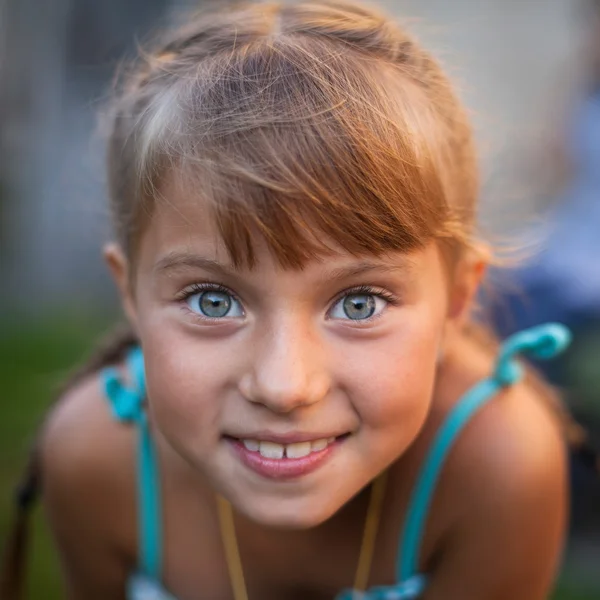 Kleines Mädchenporträt — Stockfoto