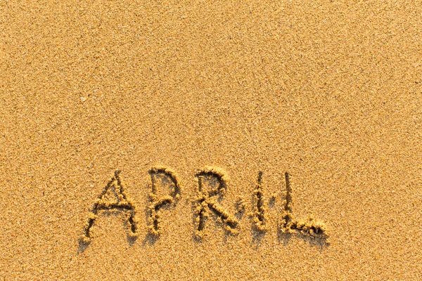 April woord op zand — Stockfoto