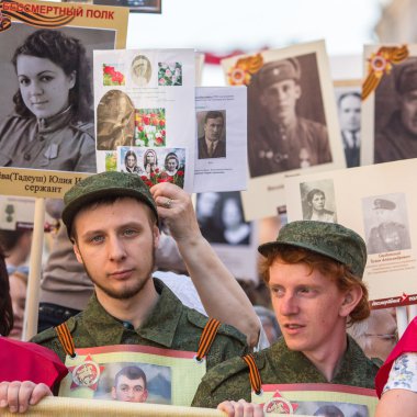  Ölümsüz alayın katılımcıların 