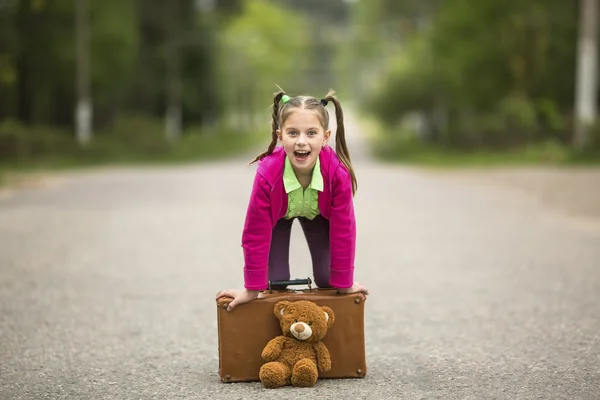 Kleine meisje reiziger — Stockfoto