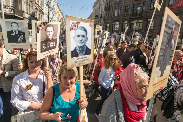 Участники бессмертного полка — стоковое фото