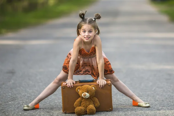 Menina viajante — Fotografia de Stock