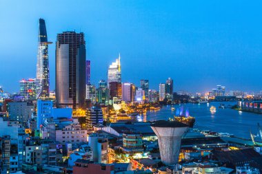 Gece zaman Saygon Nehri. 