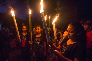 Nyepi kutlama sırasında kimliği belirsiz kişi