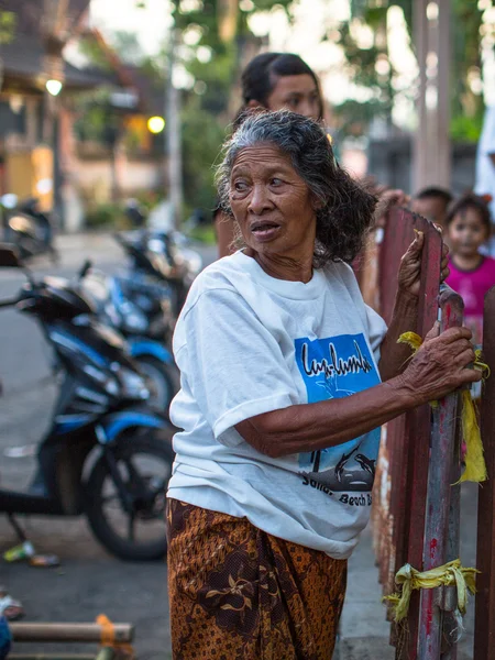 Personas no identificadas durante la celebración Nyepi — Foto de Stock