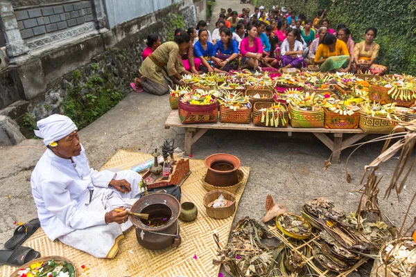 Nyepi kutlama sırasında kimliği belirsiz kişi — Stok fotoğraf