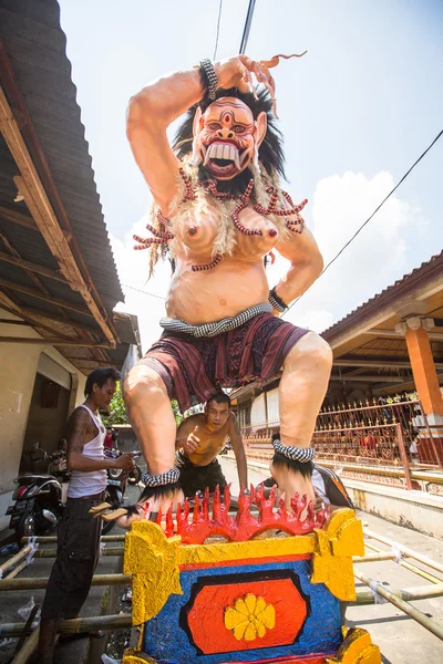 Nyepi kutlama sırasında kimliği belirsiz kişi — Stok fotoğraf