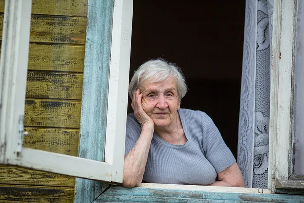 Porträt einer Seniorin — Stockfoto