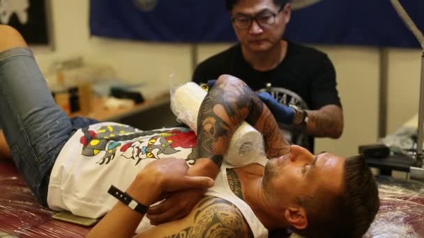 Internationale Tattoo Conventie in Krakau — Stockvideo