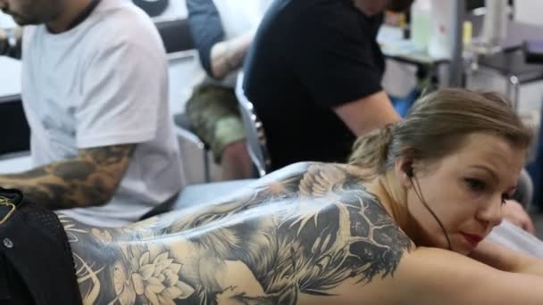 Internationale Tattoo Conventie in Krakau — Stockvideo