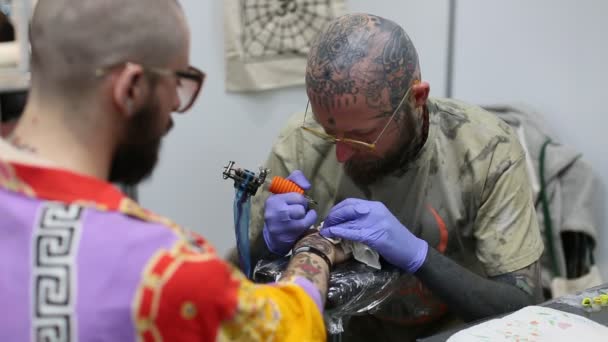 Internationella Tattoo Convention i Krakow — Stockvideo