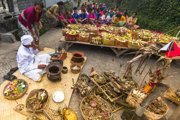 Unidentified people during celebration Nyepi — Stock Photo, Image