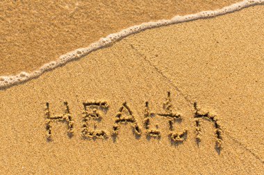 Kum üzerine çizilmiş sağlık kelime