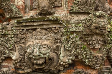 Geleneksel iblis heykeller korur