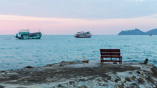 Passeio marítimo ao entardecer — Fotografia de Stock