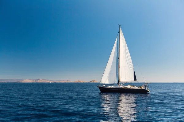 Luxusjacht segeln — Stockfoto