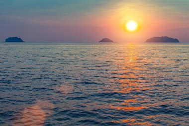 Denizde güzel gün batımı