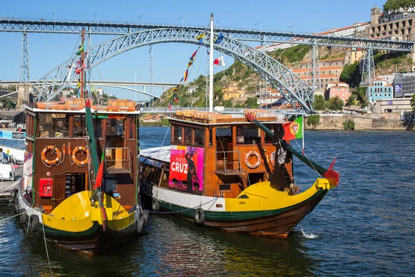 Barcos turísticos no rio Douro — Fotografia de Stock