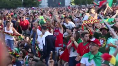  Maç sırasında Portekizce hayranları