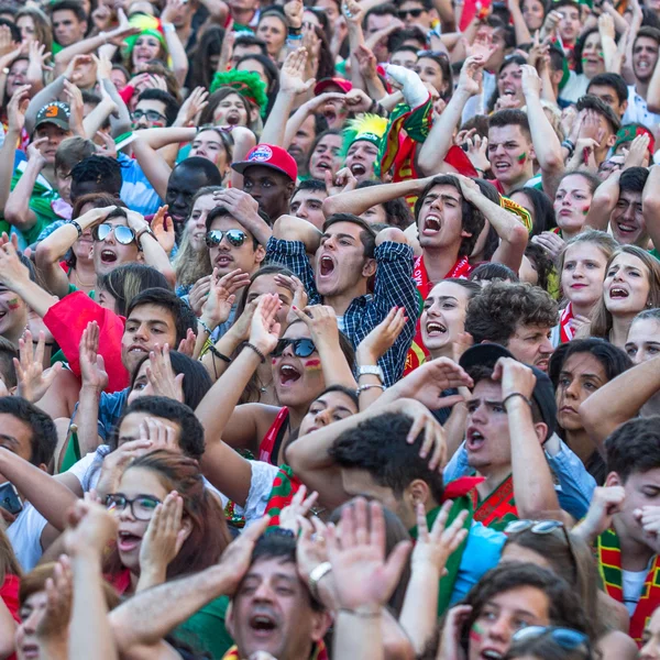 Fans portugais pendant le match — Photo