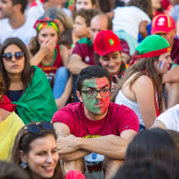 Aficionados portugueses durante el partido — Foto de Stock