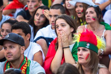 fanlar futbol maçı çevrilmesi sırasında