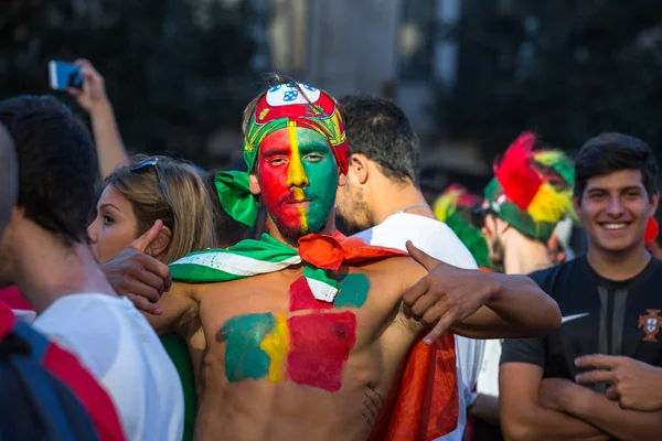 Fãs durante o jogo de futebol — Fotografia de Stock