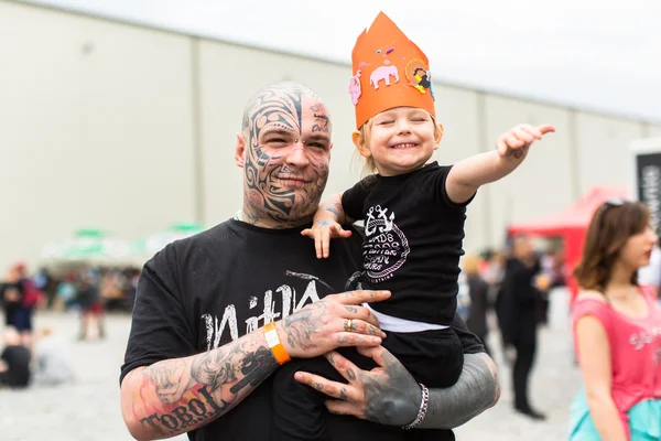 Oidentifierade festival deltagare — Stockfoto