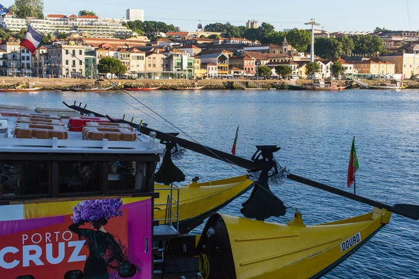Barcos turísticos en el río Duero —  Fotos de Stock
