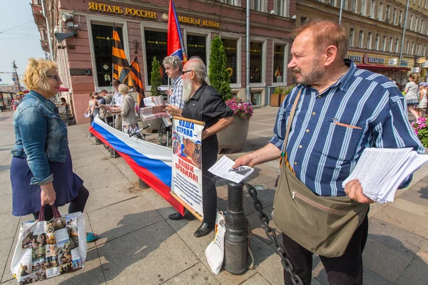 Activists of pro-Putin organization — Stock Photo, Image