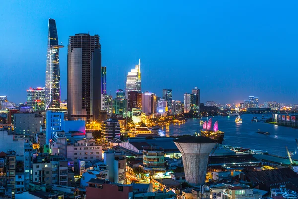 Saigon River bei Nacht — Stockfoto