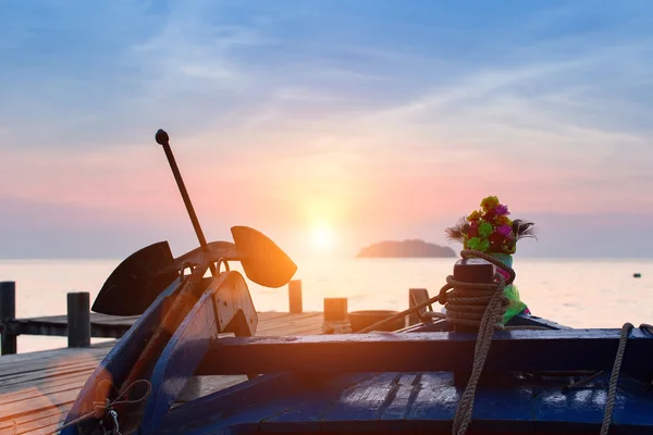 Hermoso atardecer en muelle de pesca —  Fotos de Stock