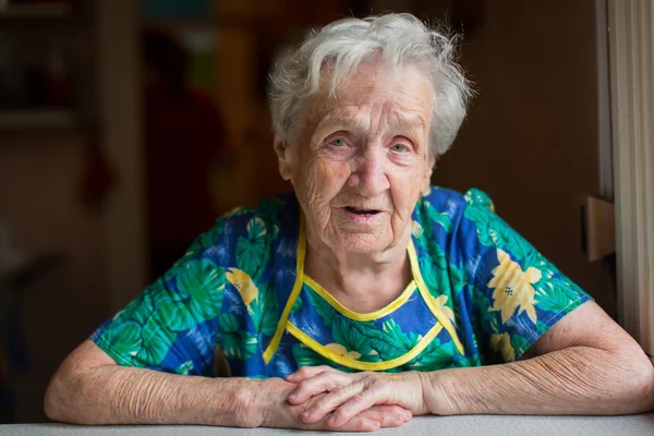 Portrait of an elderly woman — Stock Photo, Image