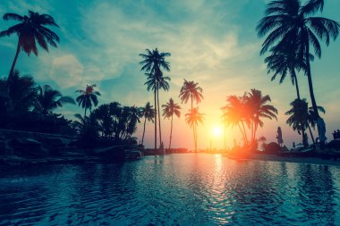 Ropical Plajı'nda fantastik günbatımı 