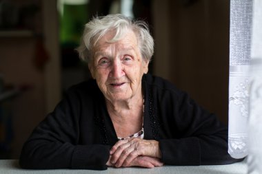 güzel yaşlı kadın