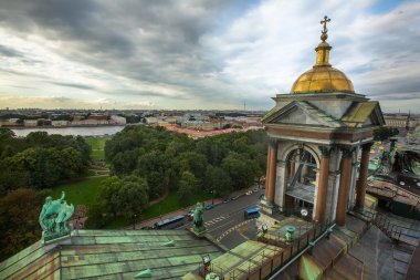 St Isaacs Cathedral sütunlu görüntülemek