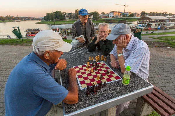 Elderly men play chess — Stock Photo, Image