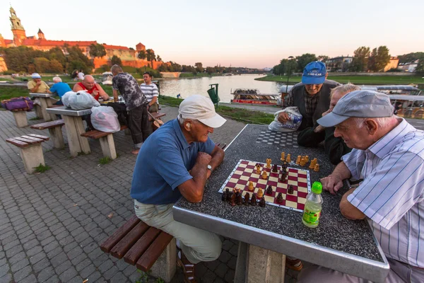 Elderly men play chess — Stock Photo, Image