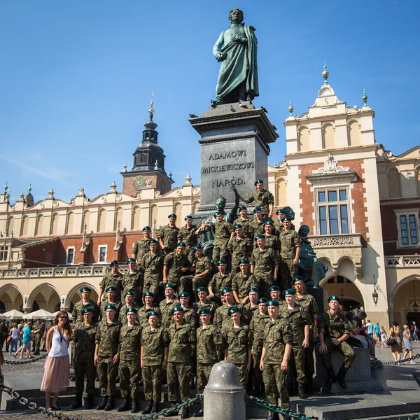 Polscy żołnierze pozujący — Zdjęcie stockowe